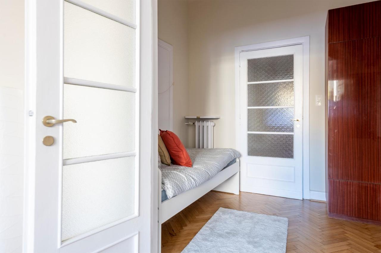 The Essence Of &large Stylish Apartment